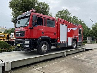 汕德卡8噸泡沫消防車
